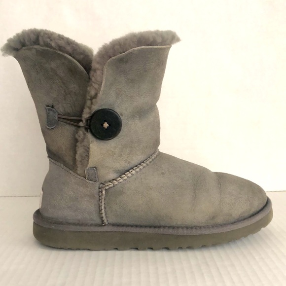 UGG Bailey Button Gray Suede women’s Sheepskin Fur-lined Ankle Boots Size 7 - Picture 1 of 11